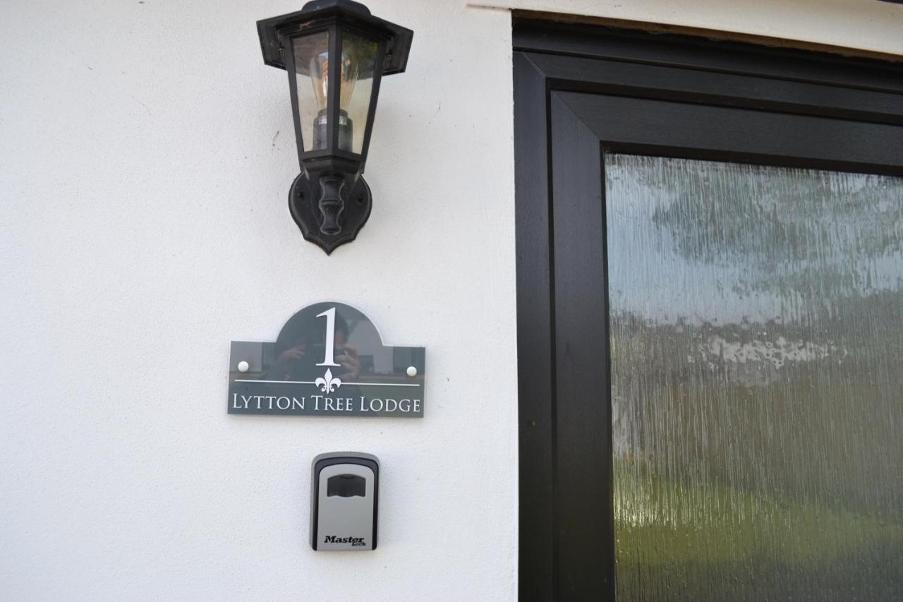 Number 1 Lytton Tree Lodge Reydon Экстерьер фото